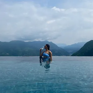 Paradiso 3*, Brunate Italie